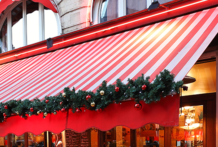 Tu toldo bien decorado para esta Navidad. ¡Llamarás la atención de todxs!