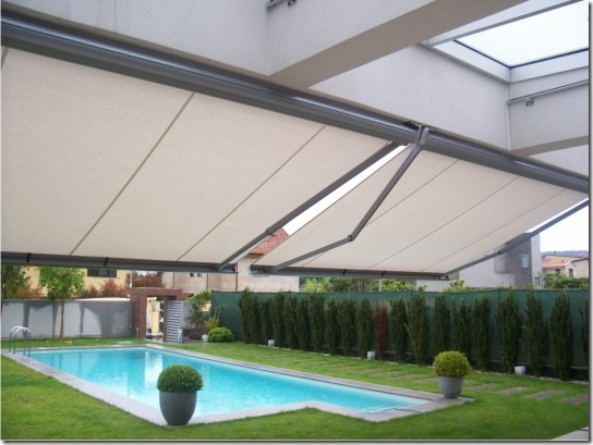 Toldo modelo Storbox 300 y MARK889