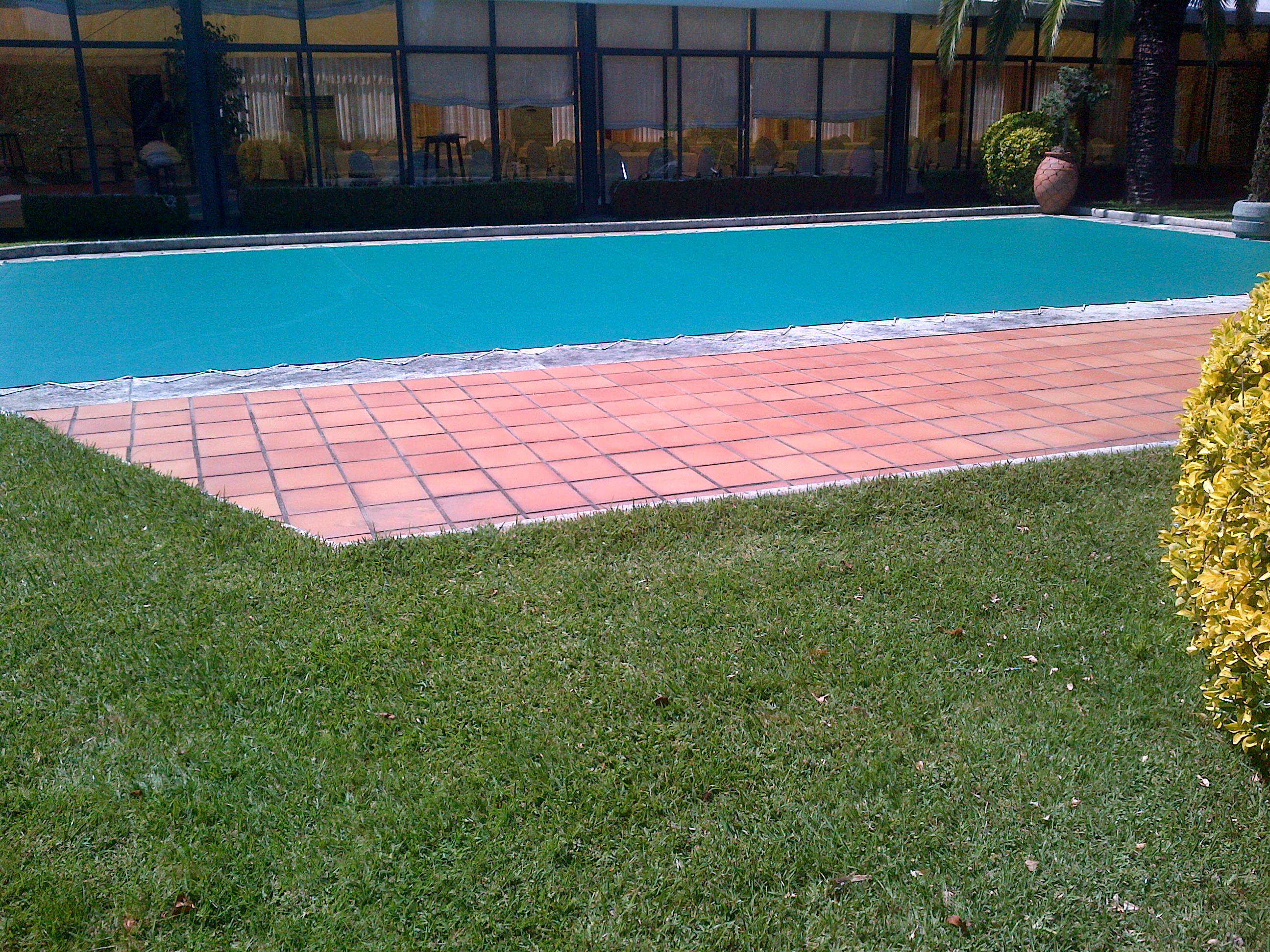 Cubierta de piscina en PVC.