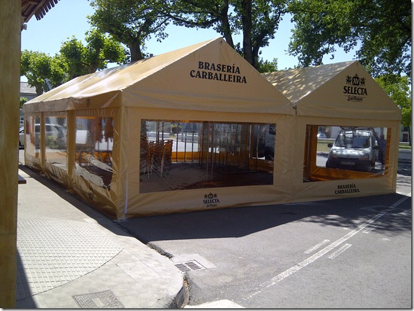 carpa rectangular a dos aguas con ventanas