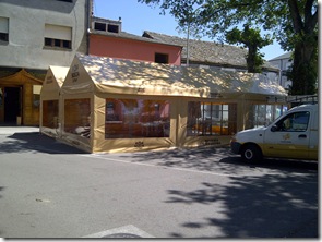 carpa rectangular a dos aguas con ventanas