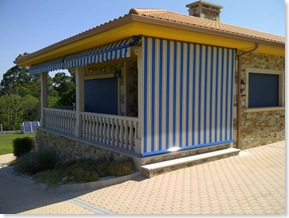 La mejor protección para su terraza, una combinación de toldos verticales con toldos brazos invisibles